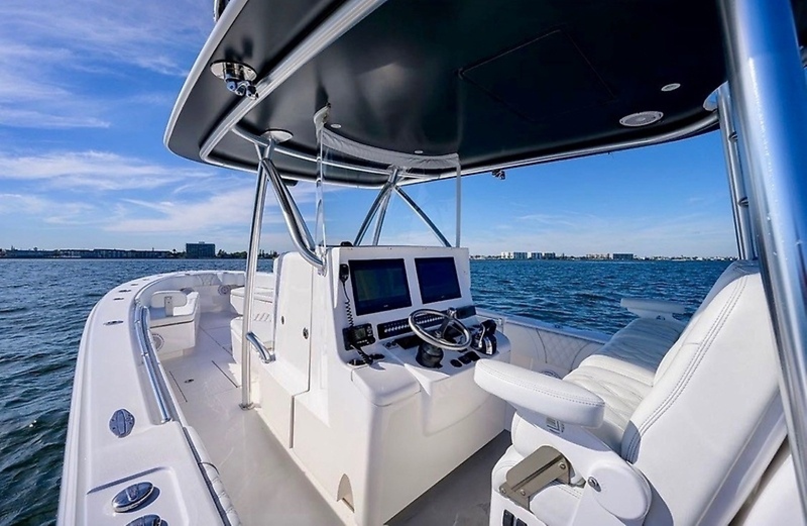2019 Contender Center Console — 0005627310