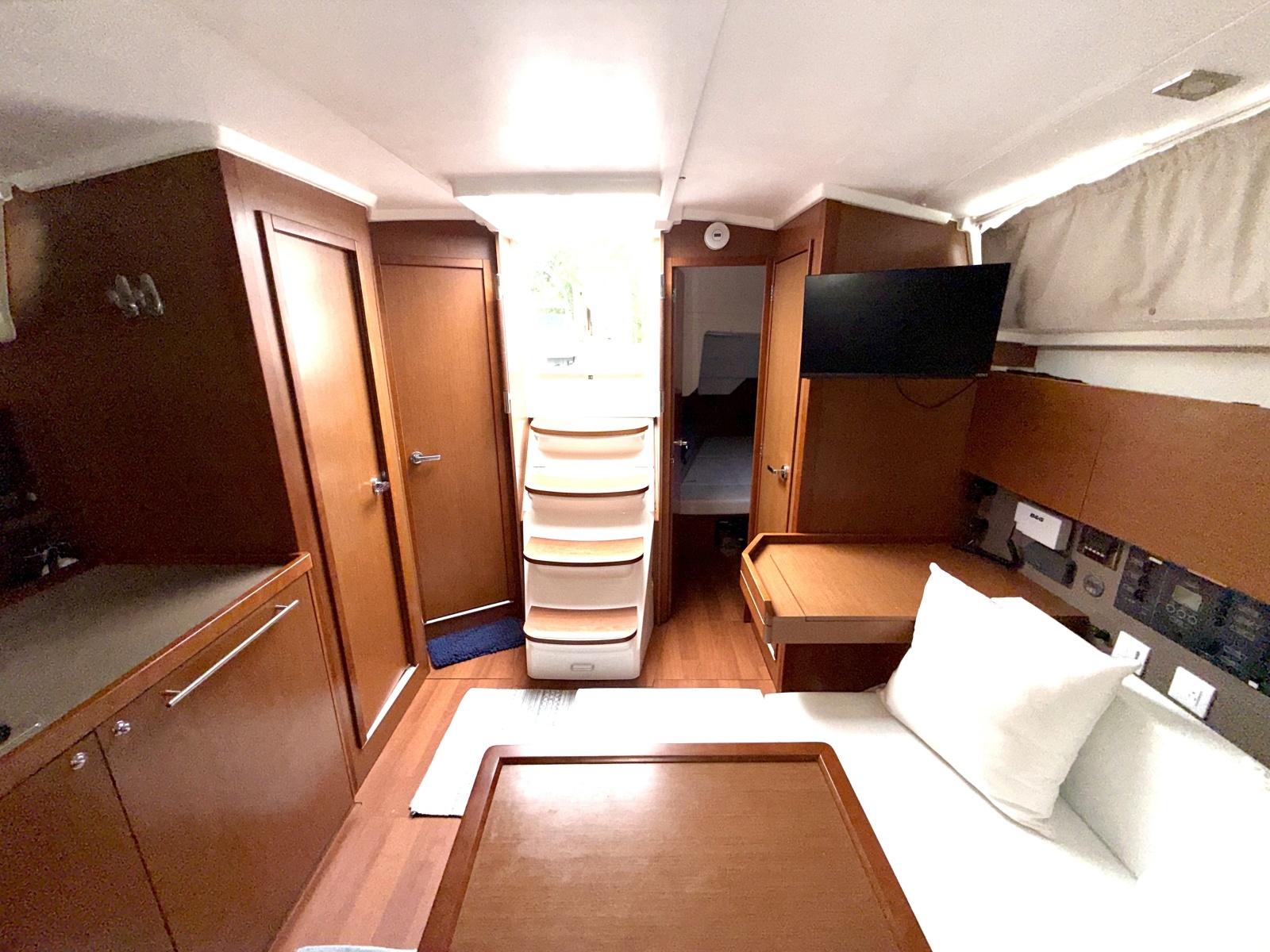 2016 Beneteau 38