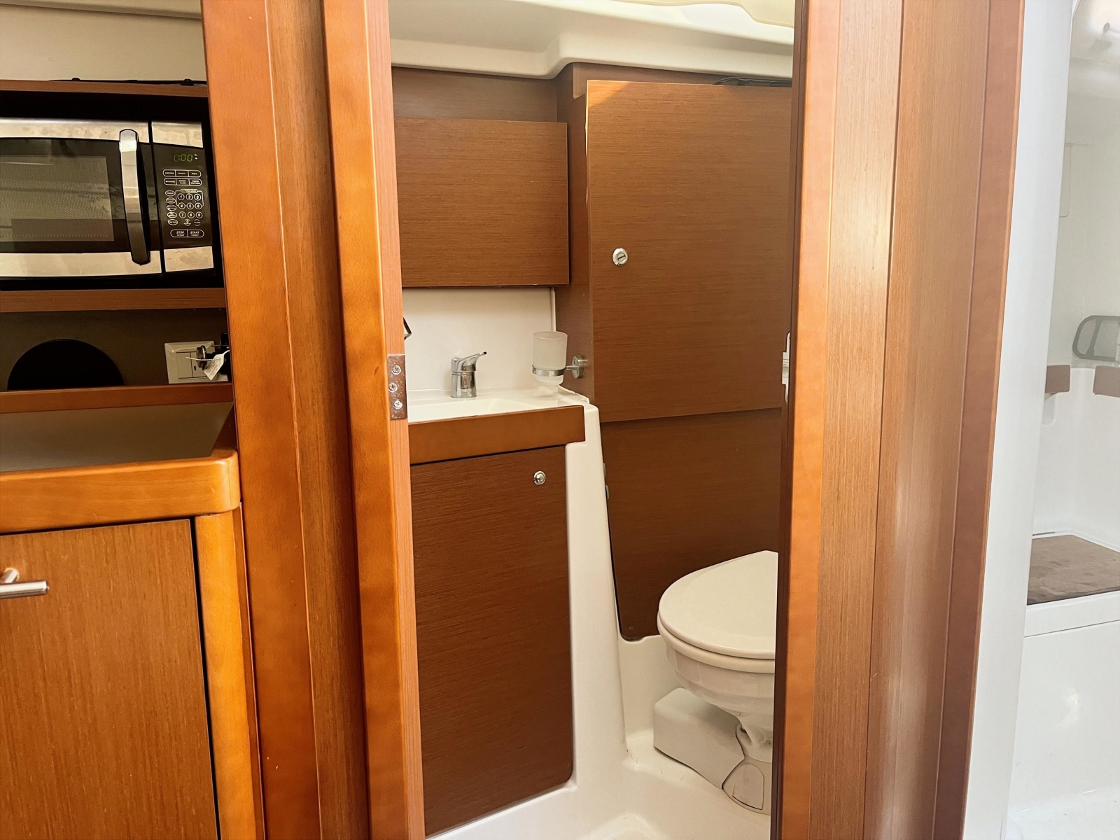 38' 2016 Beneteau 38.1