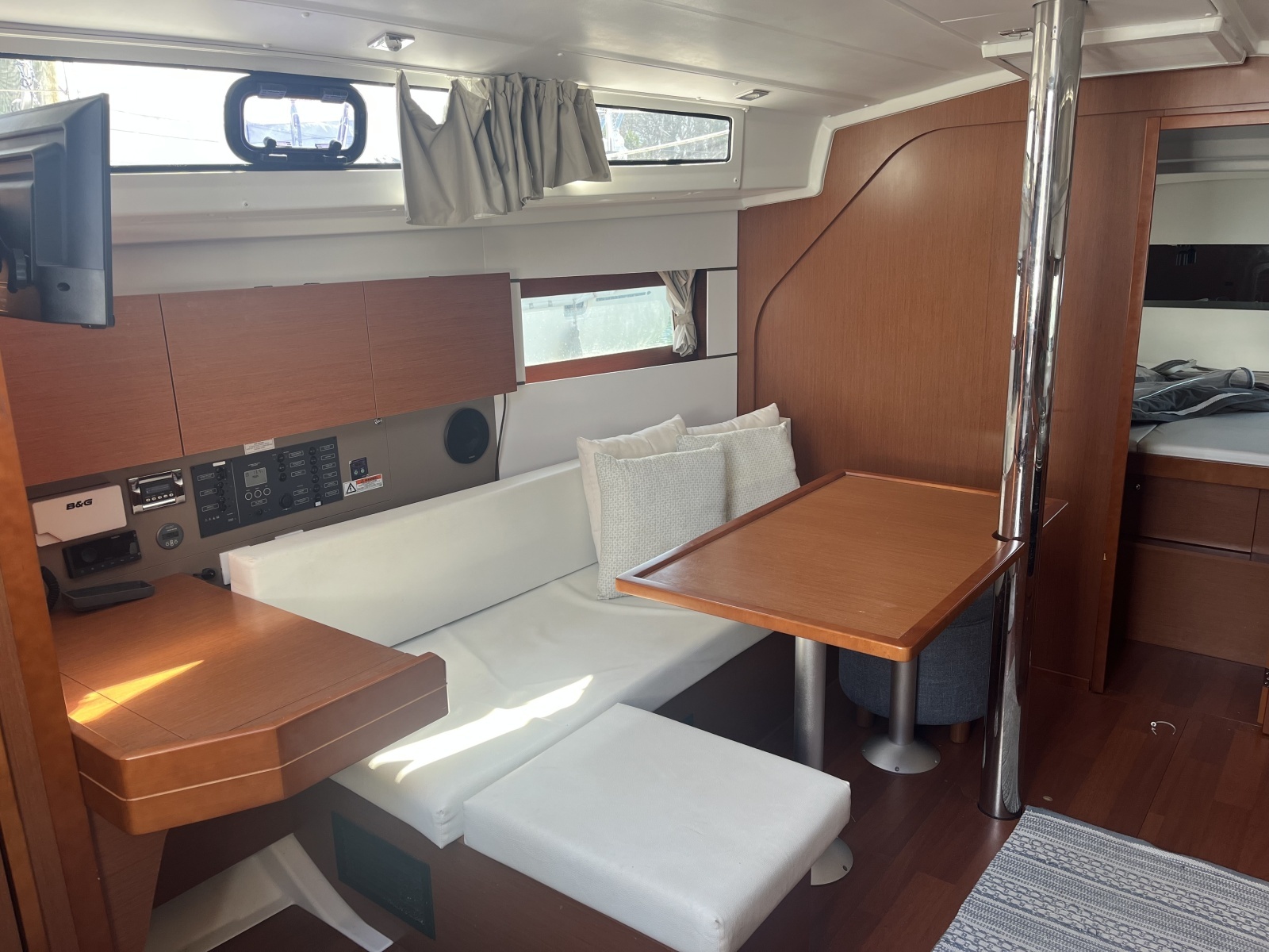 38ft Beneteau Yacht For Sale