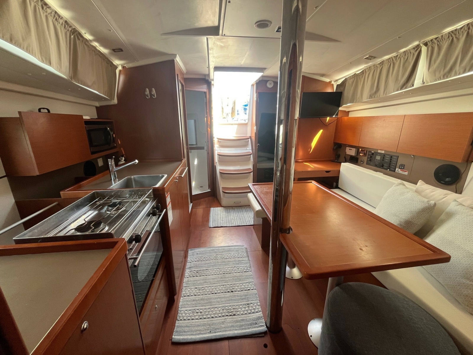 38' 2016 Beneteau 38.1