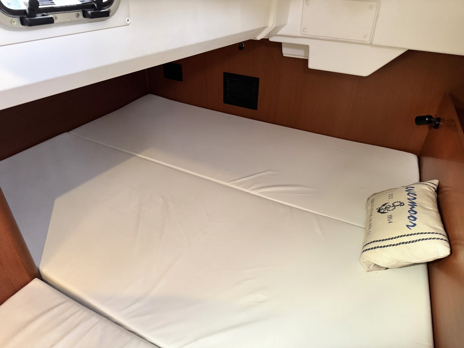 38' 2016 Beneteau 38.1