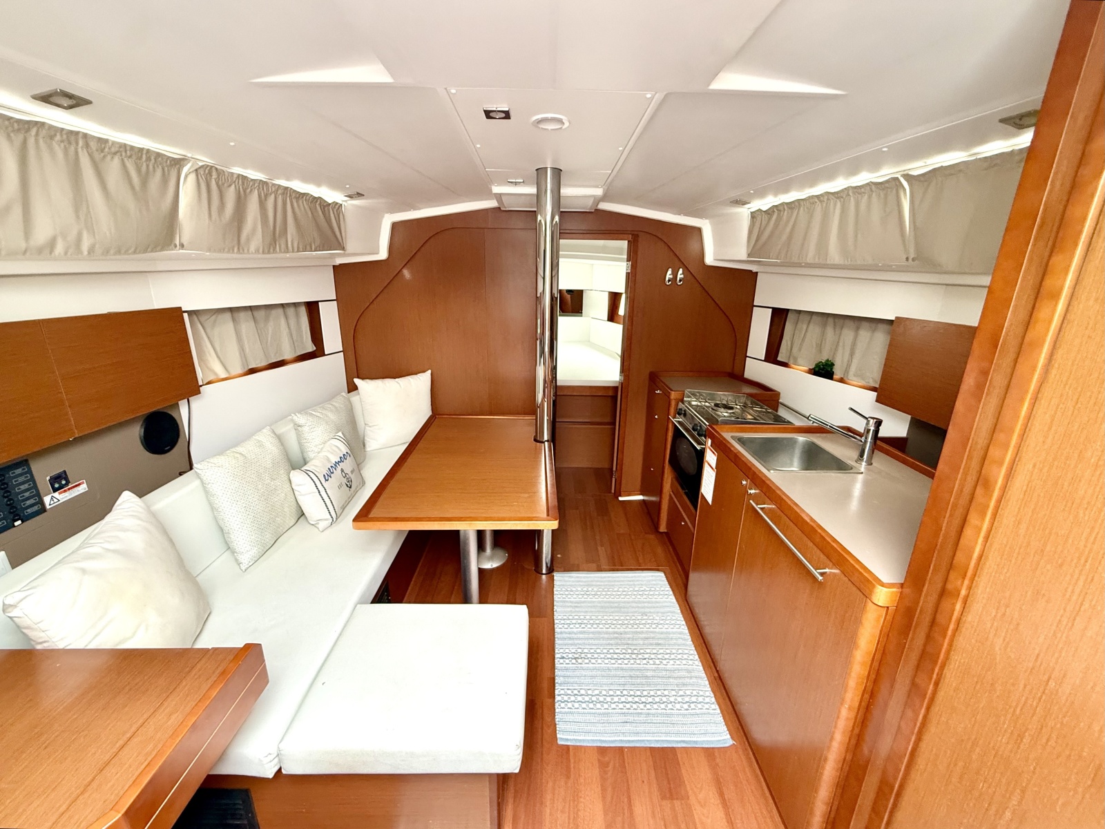 2016 Beneteau 38