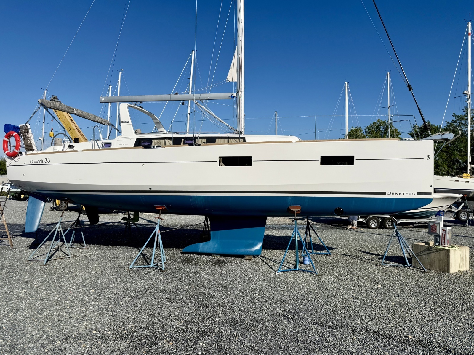 2016 Beneteau 38