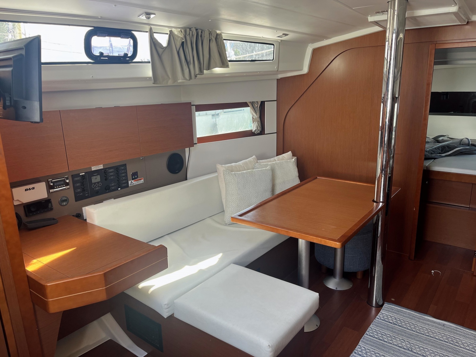 38' 2016 Beneteau 38.1