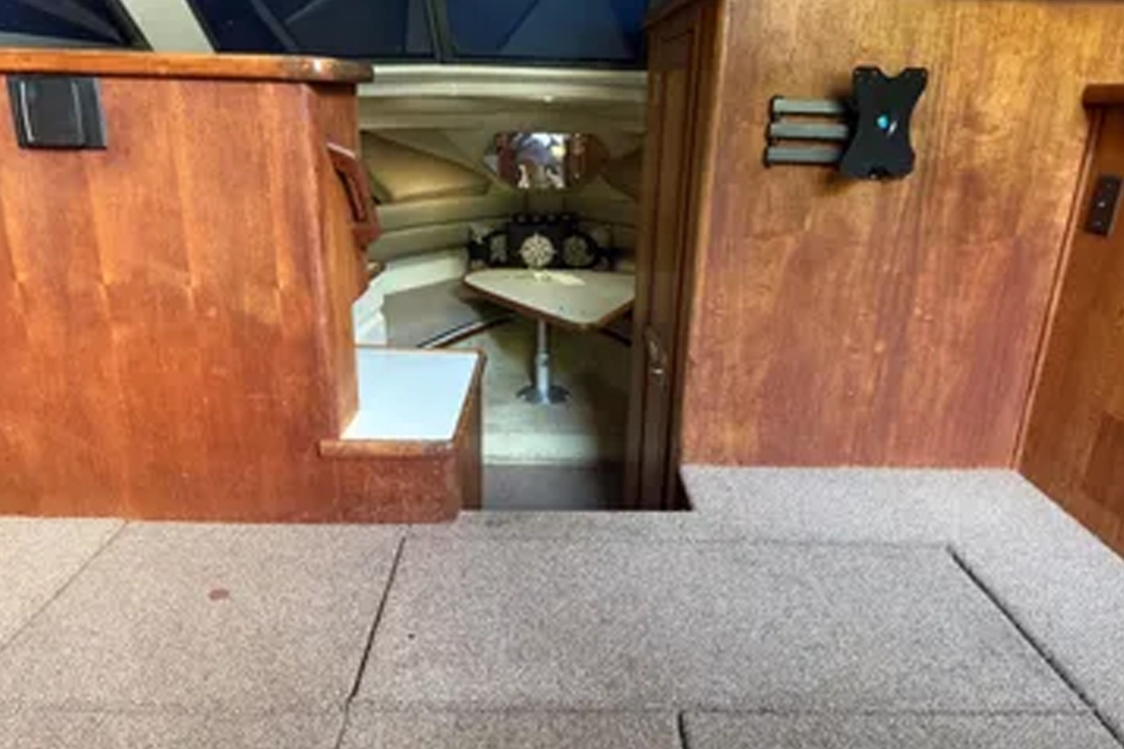 32ft Carver Yacht For Sale