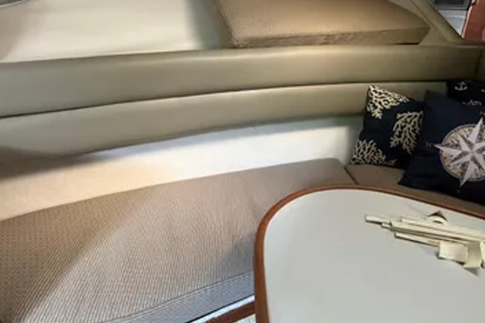 32ft Carver Yacht For Sale