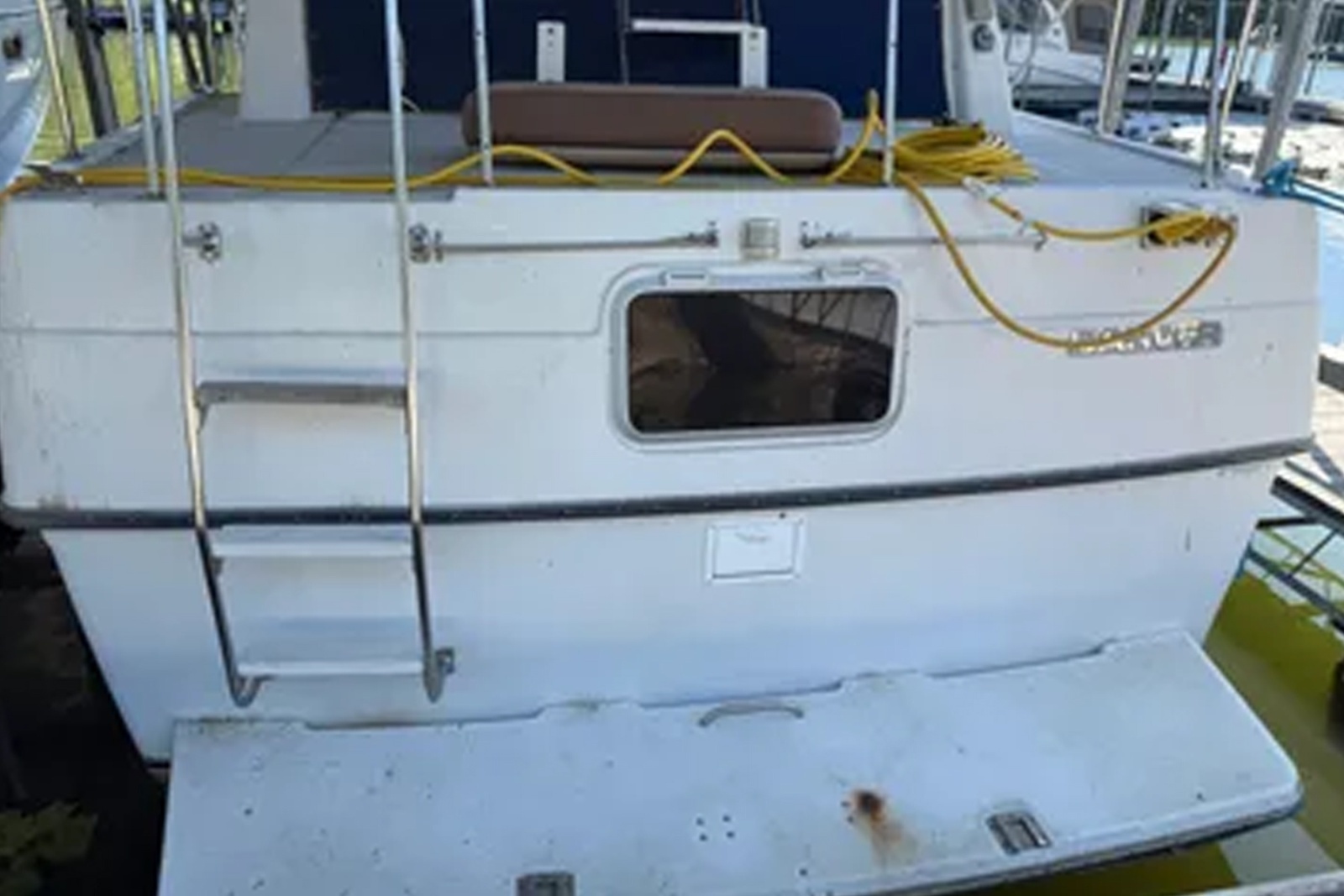 32ft Carver Yacht For Sale