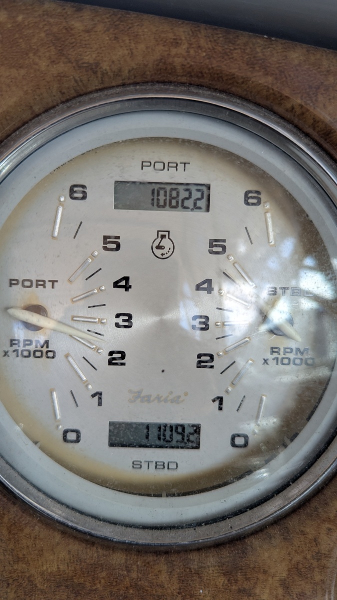 30' 2008 Rinker 300 Express