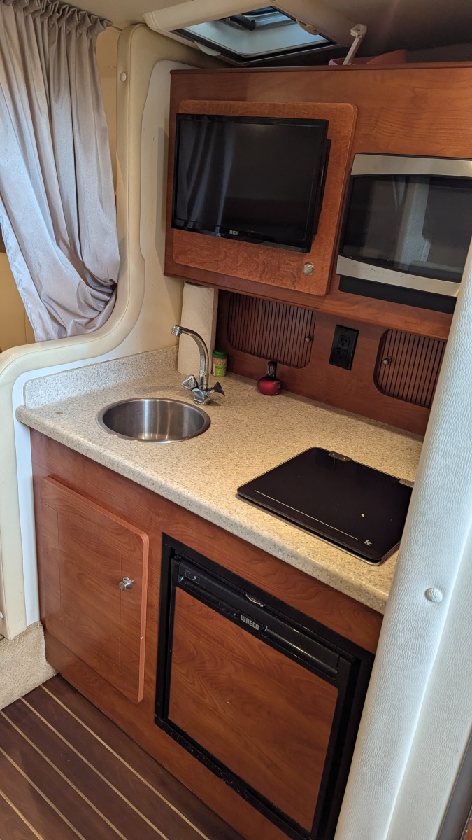 30' 2008 Rinker 300 Express