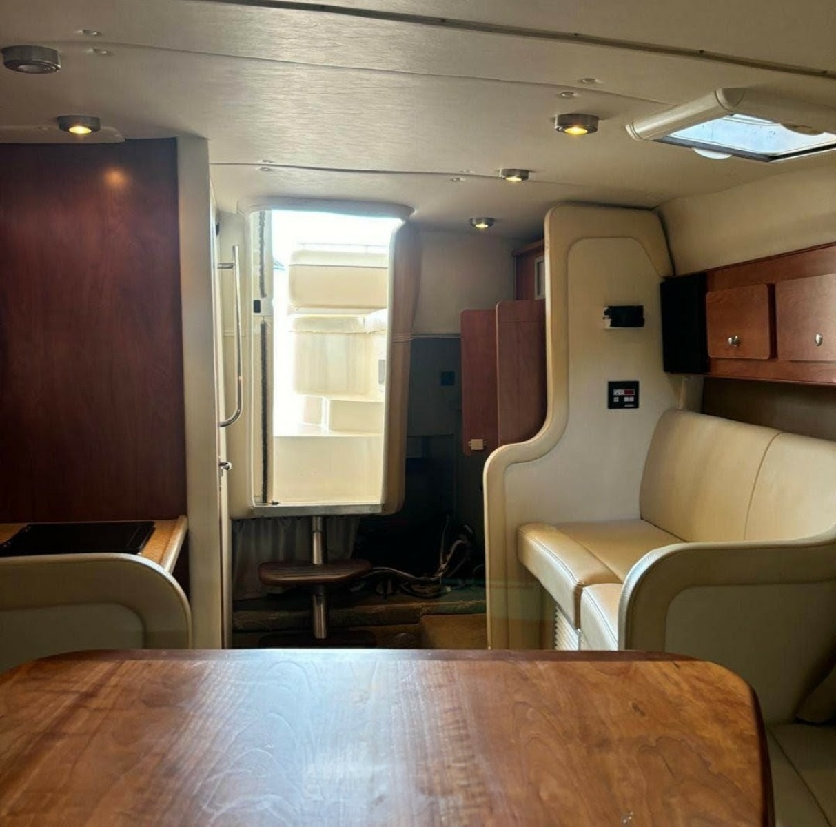 30' 2008 Rinker 300 Express