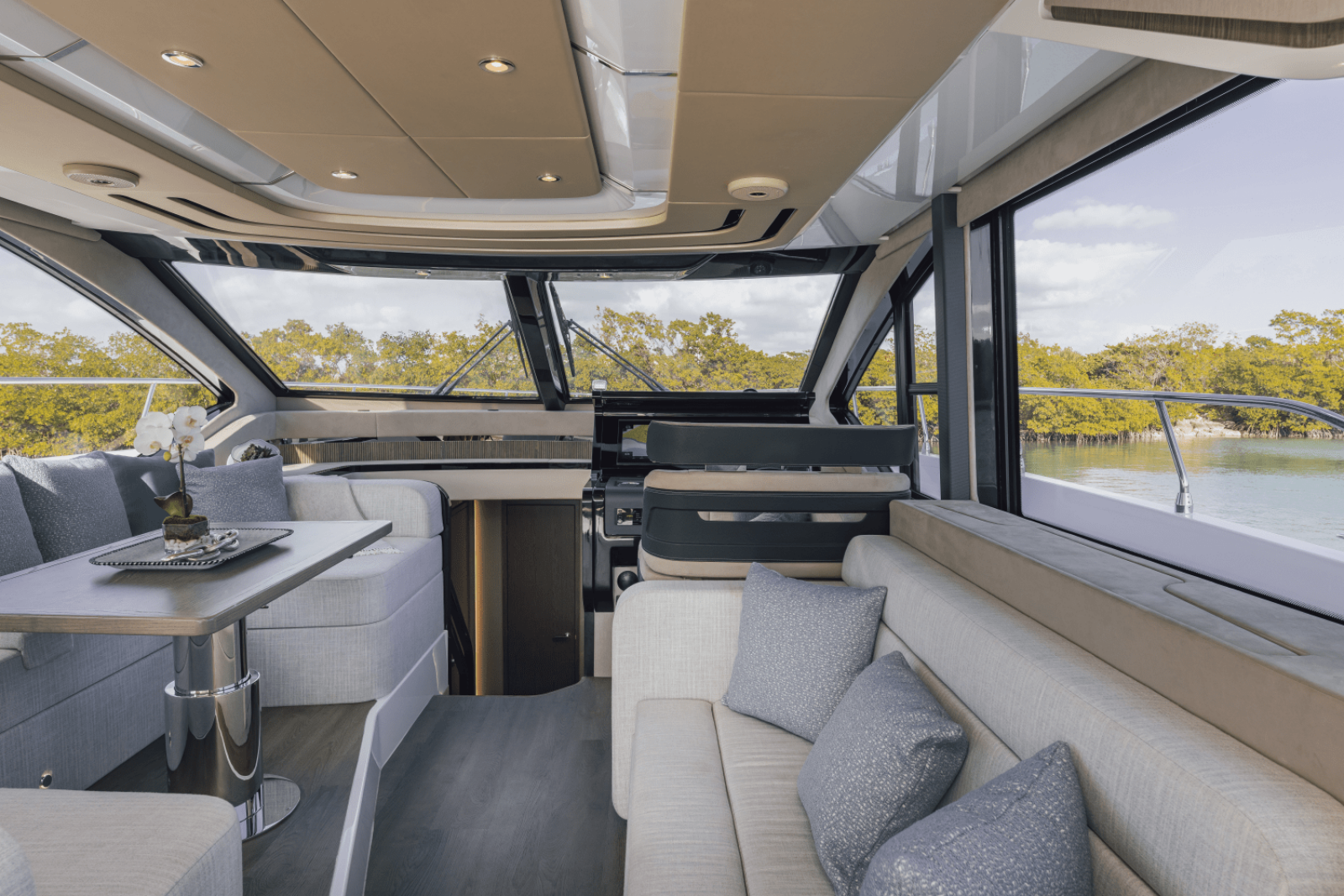 57ft Cruisers Yachts Yacht For Sale