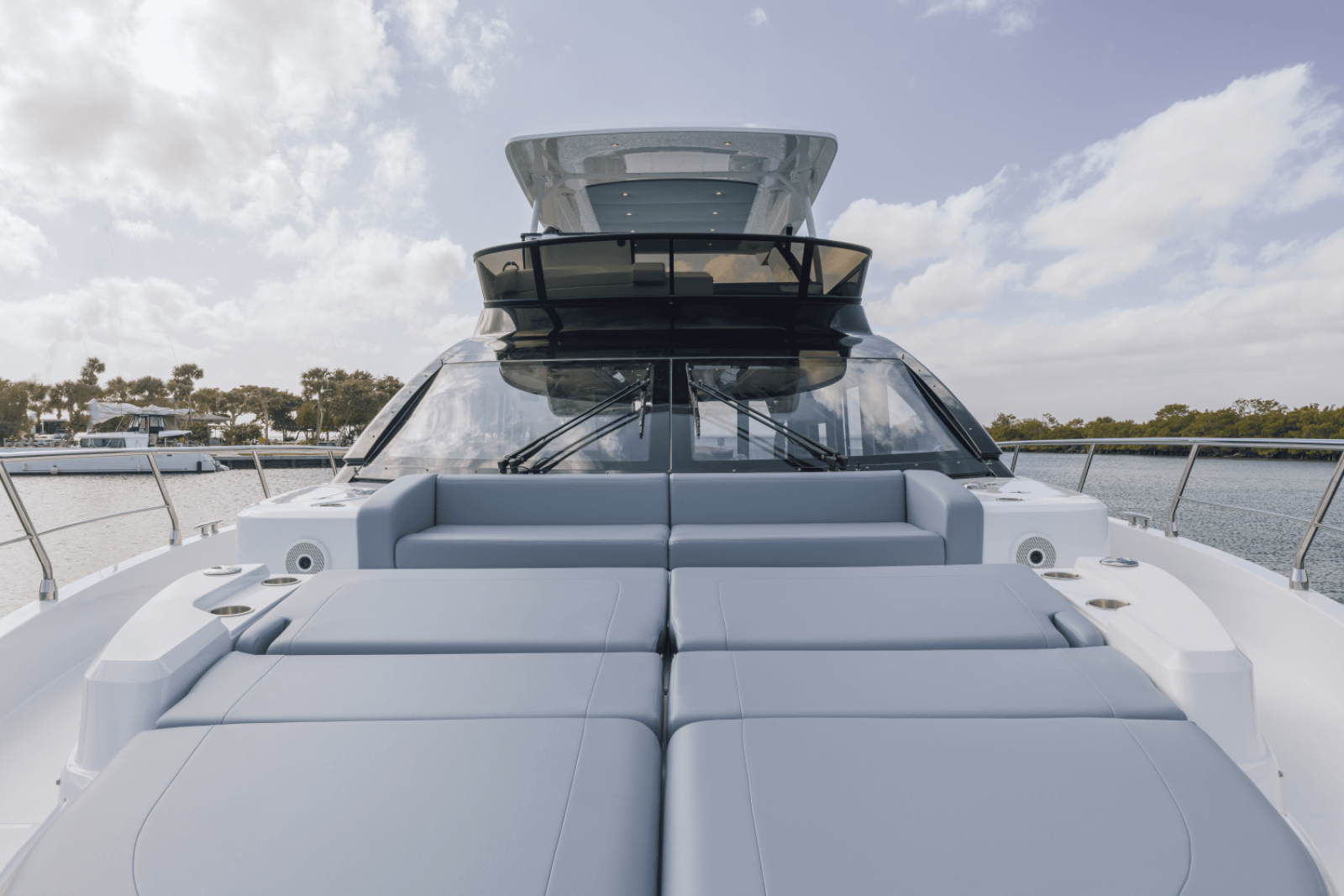 57ft Cruisers Yachts Yacht For Sale