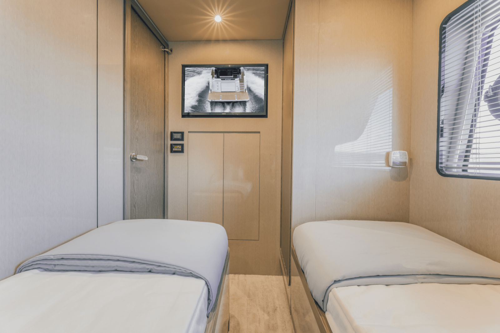 57ft Cruisers Yachts Yacht For Sale