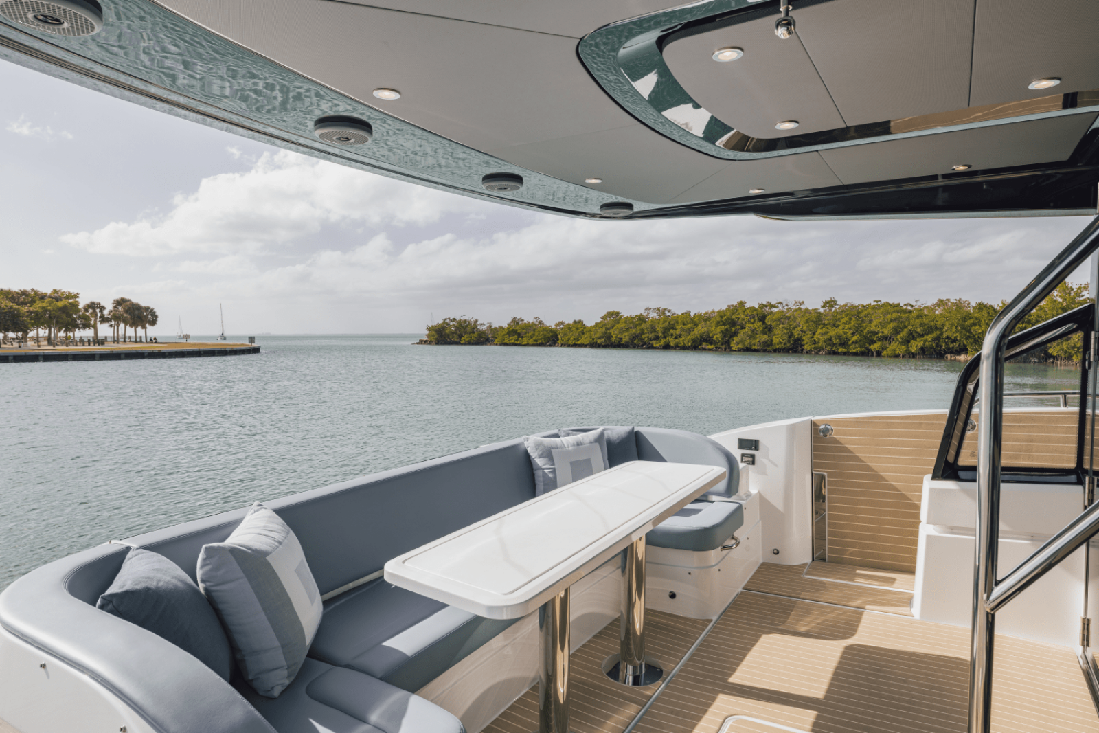 57ft Cruisers Yachts Yacht For Sale