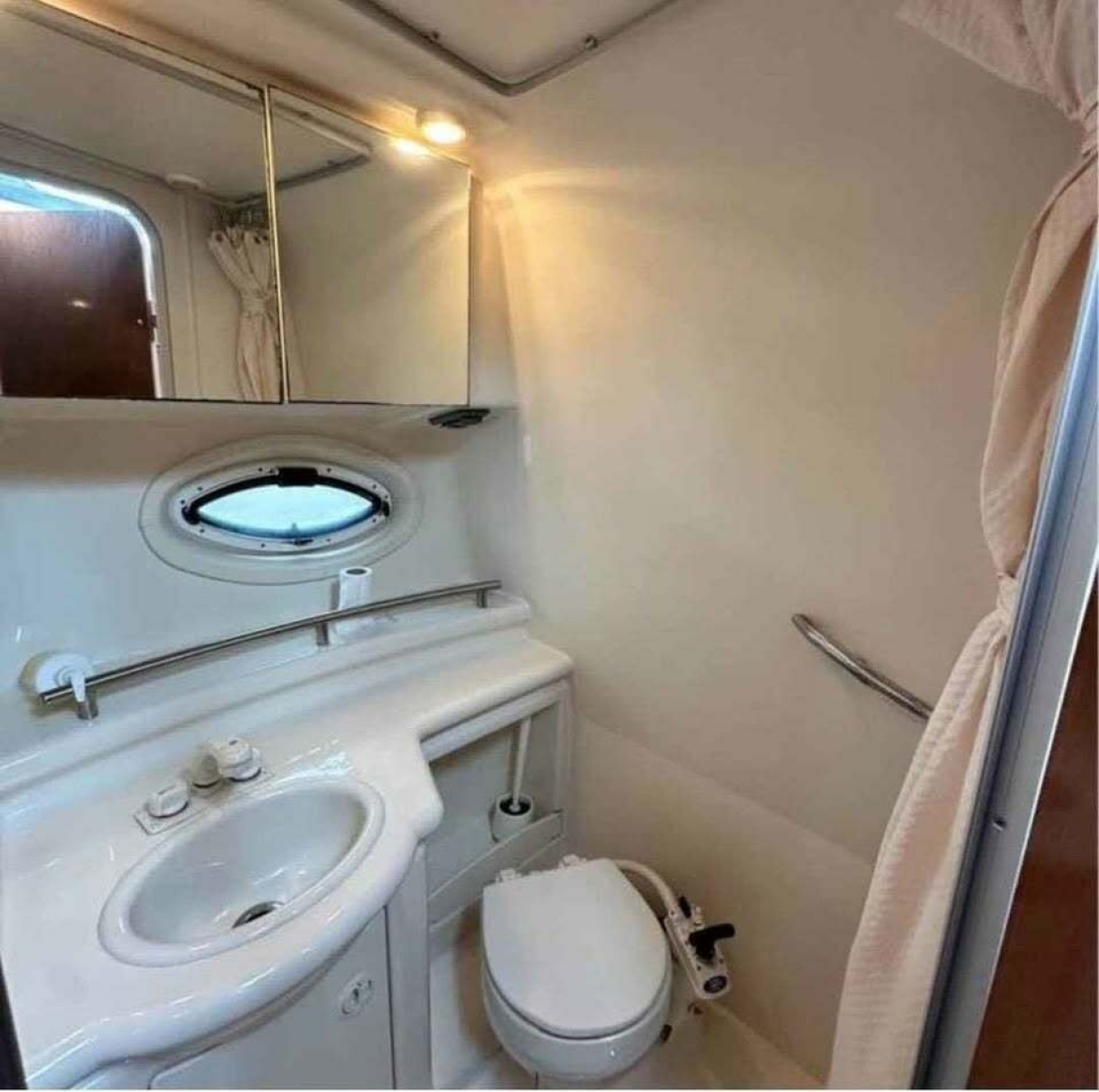 27' 2005 Maxum 2700 SE