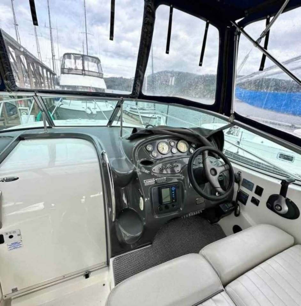 27ft Maxum Yacht For Sale