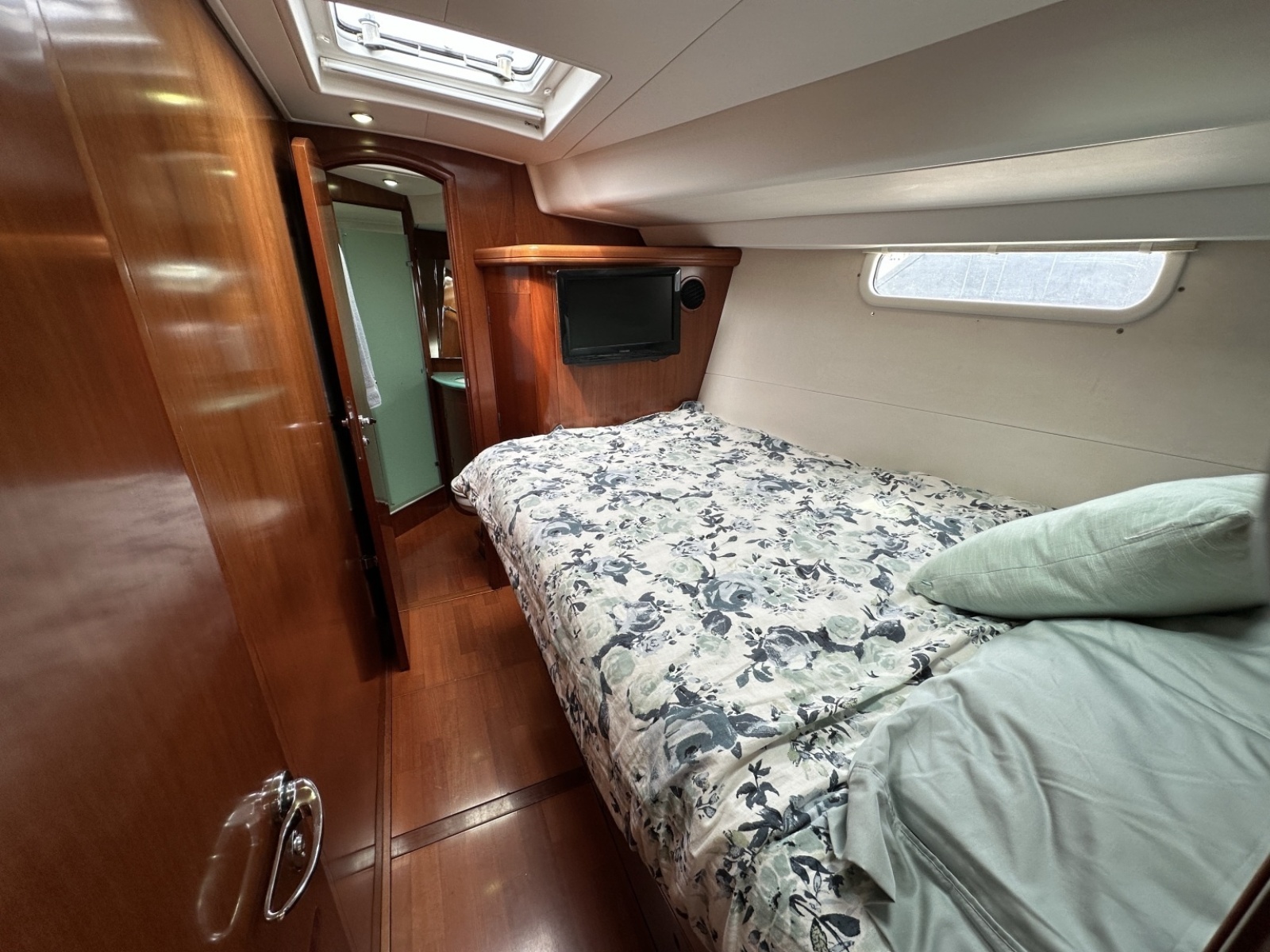 57' 2003 Beneteau 57