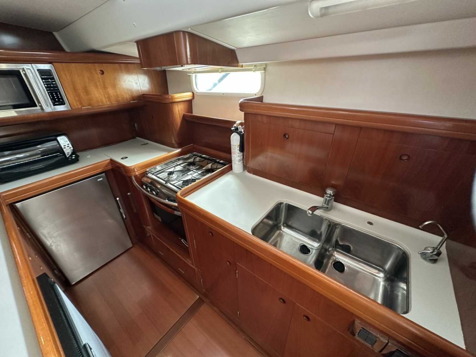 57' 2003 Beneteau 57
