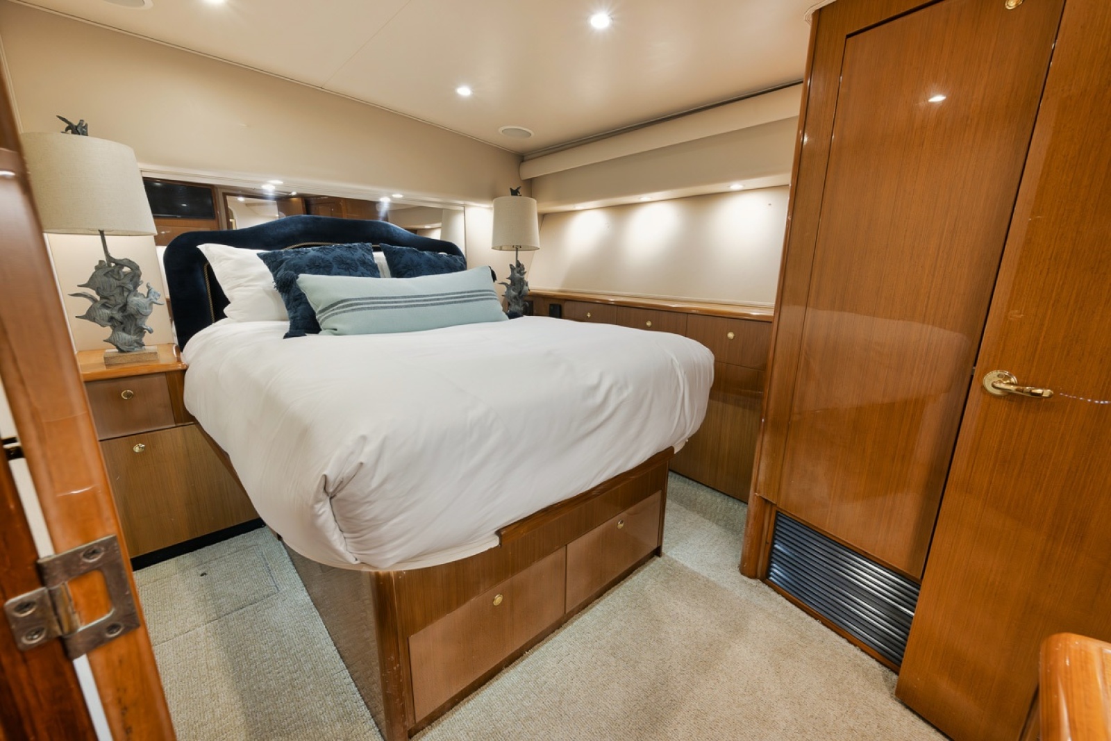 52' 2003 Viking 52 Convertible