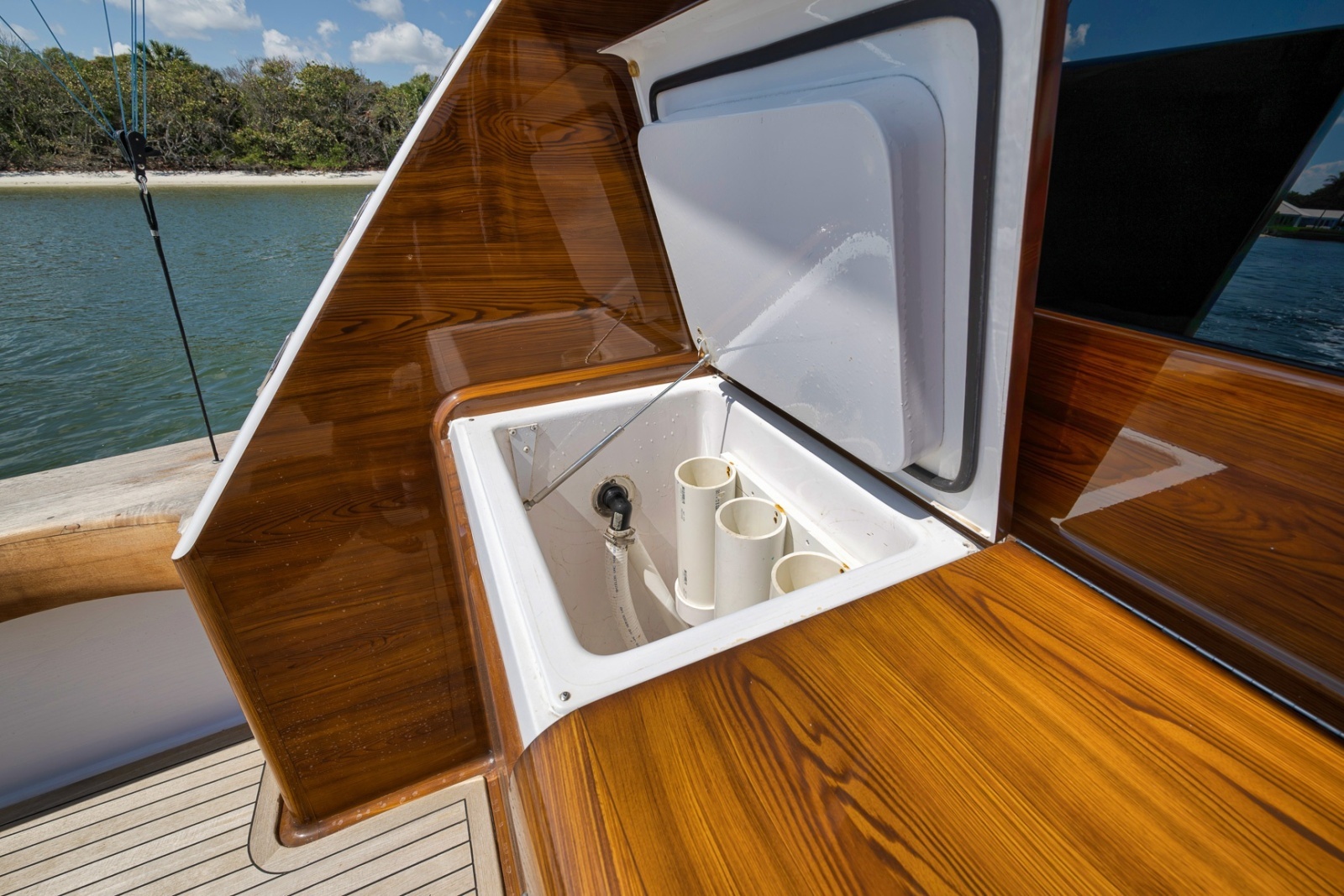 Viking 52 - THE HURRICANE - Cockpit