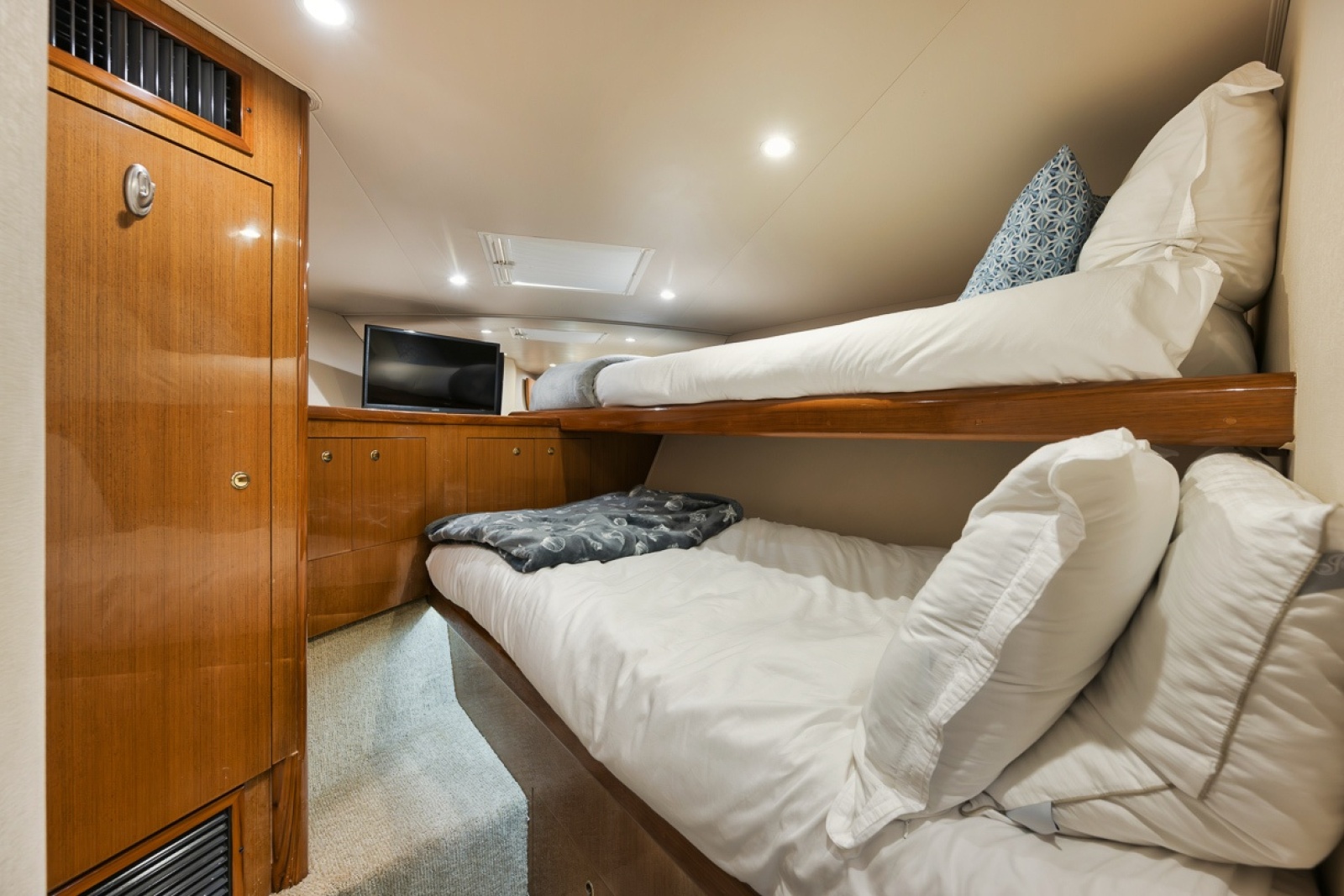 52' 2003 Viking 52 Convertible