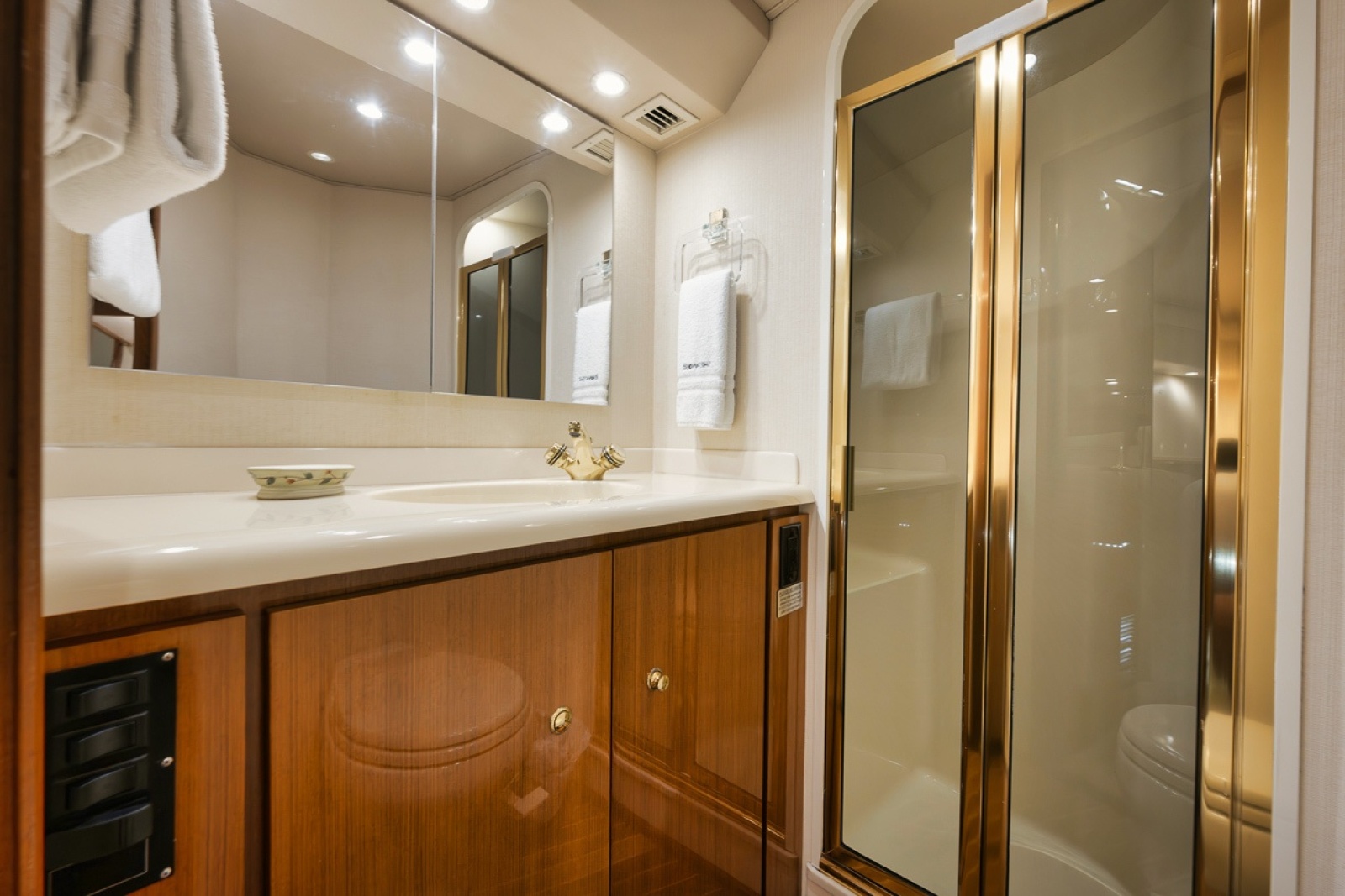 52' 2003 Viking 52 Convertible