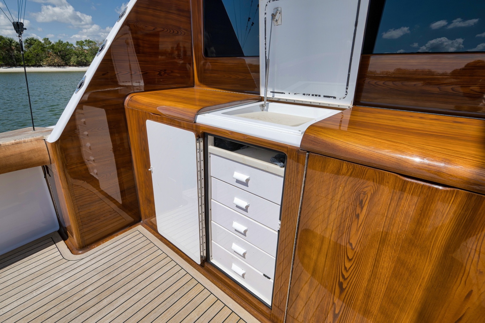 52' 2003 Viking 52 Convertible