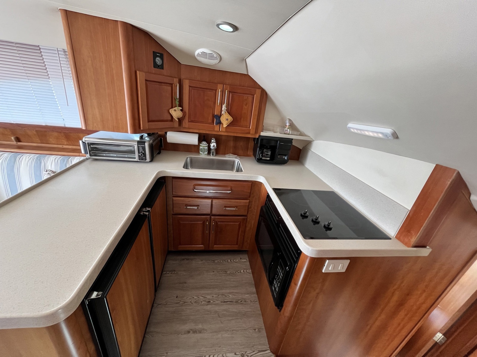 40' 2003 Luhrs 40 Convertible