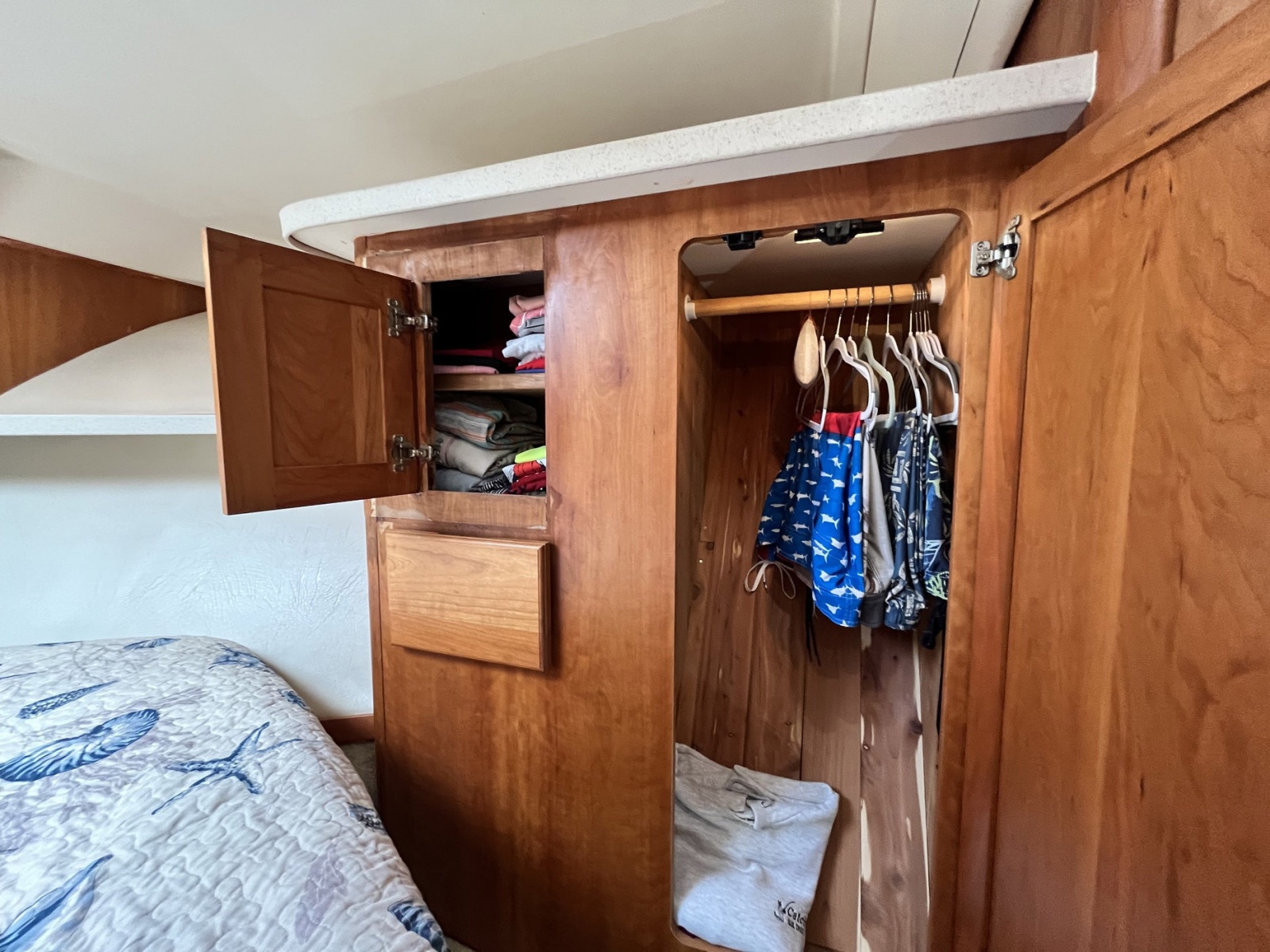 40' 2003 Luhrs 40 Convertible