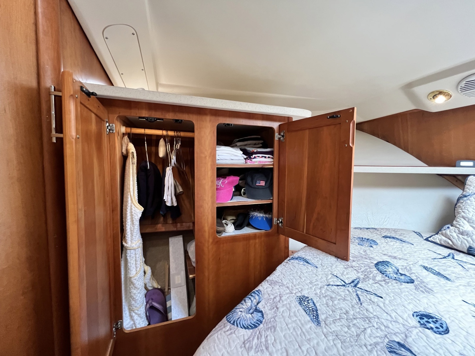 40' 2003 Luhrs 40 Convertible