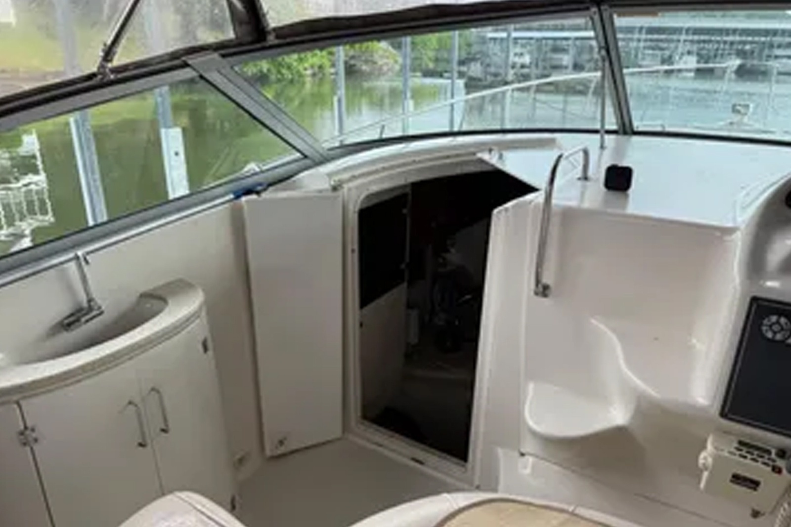 32ft Monterey Yacht For Sale