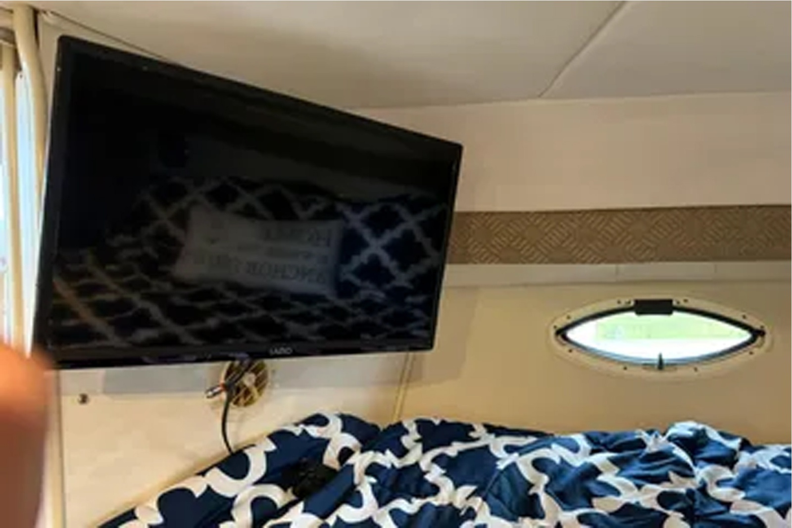 32' 2001 Monterey 322 Cruiser