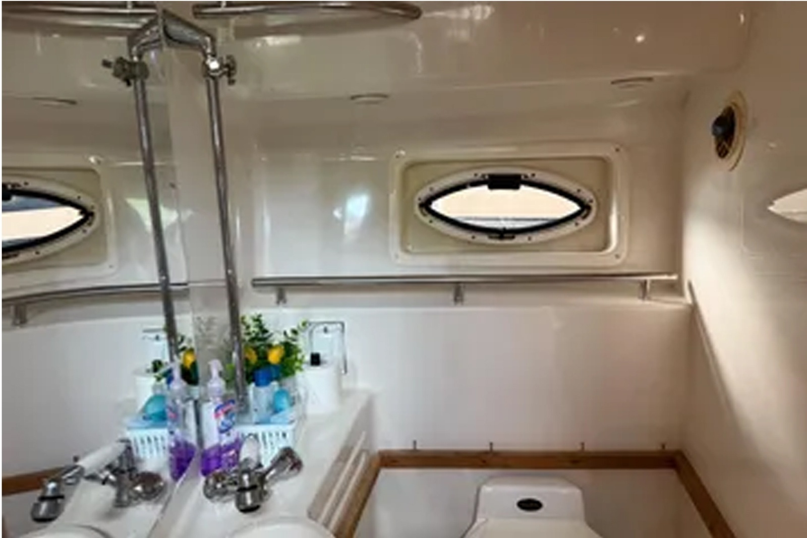 32ft Monterey Yacht For Sale