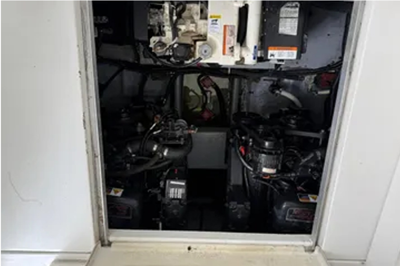 32ft Monterey Yacht For Sale