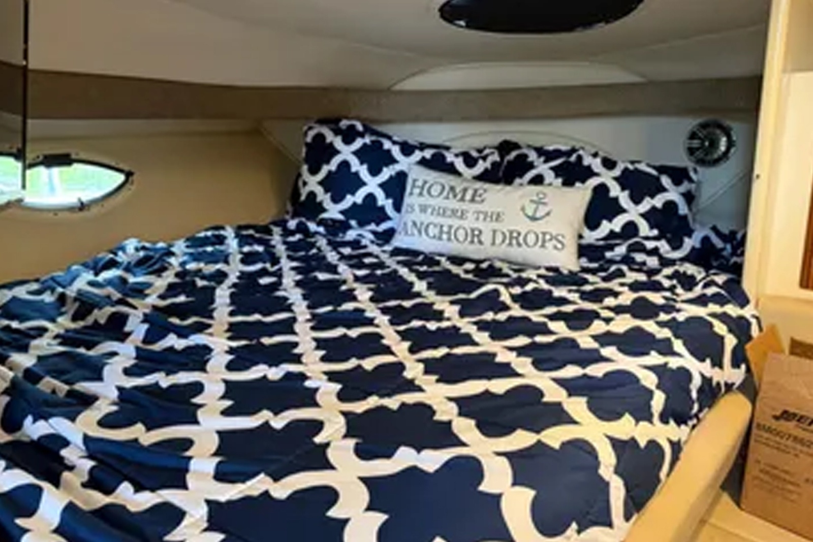 32' 2001 Monterey 322 Cruiser