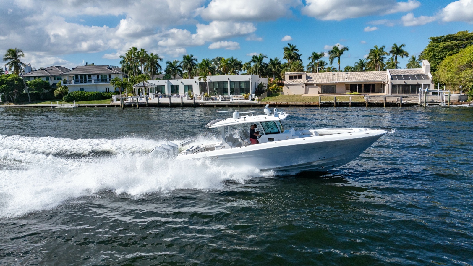 42' 2024 HCB 42 Lujo