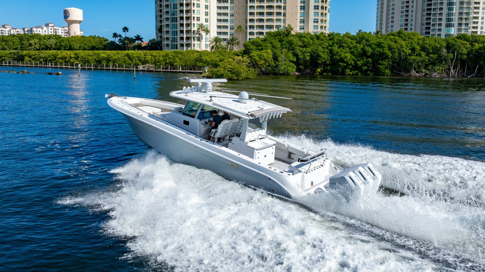 42' 2024 HCB 42 Lujo