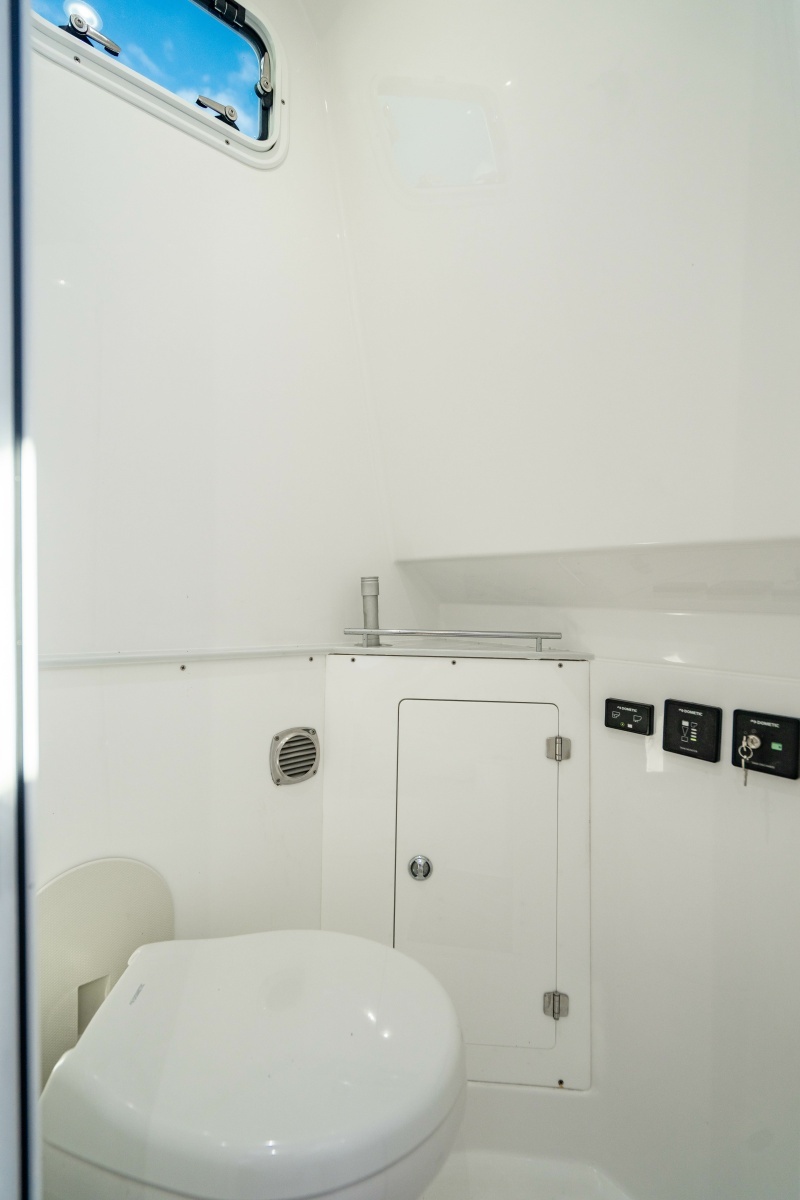 42ft HCB Yacht For Sale