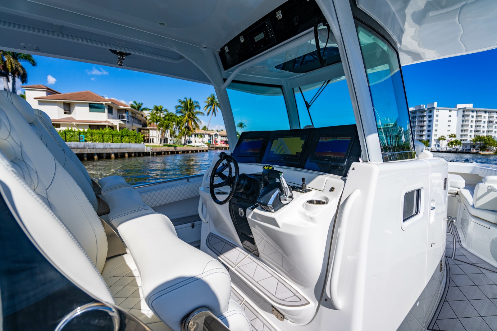 42' 2024 HCB 42 Lujo