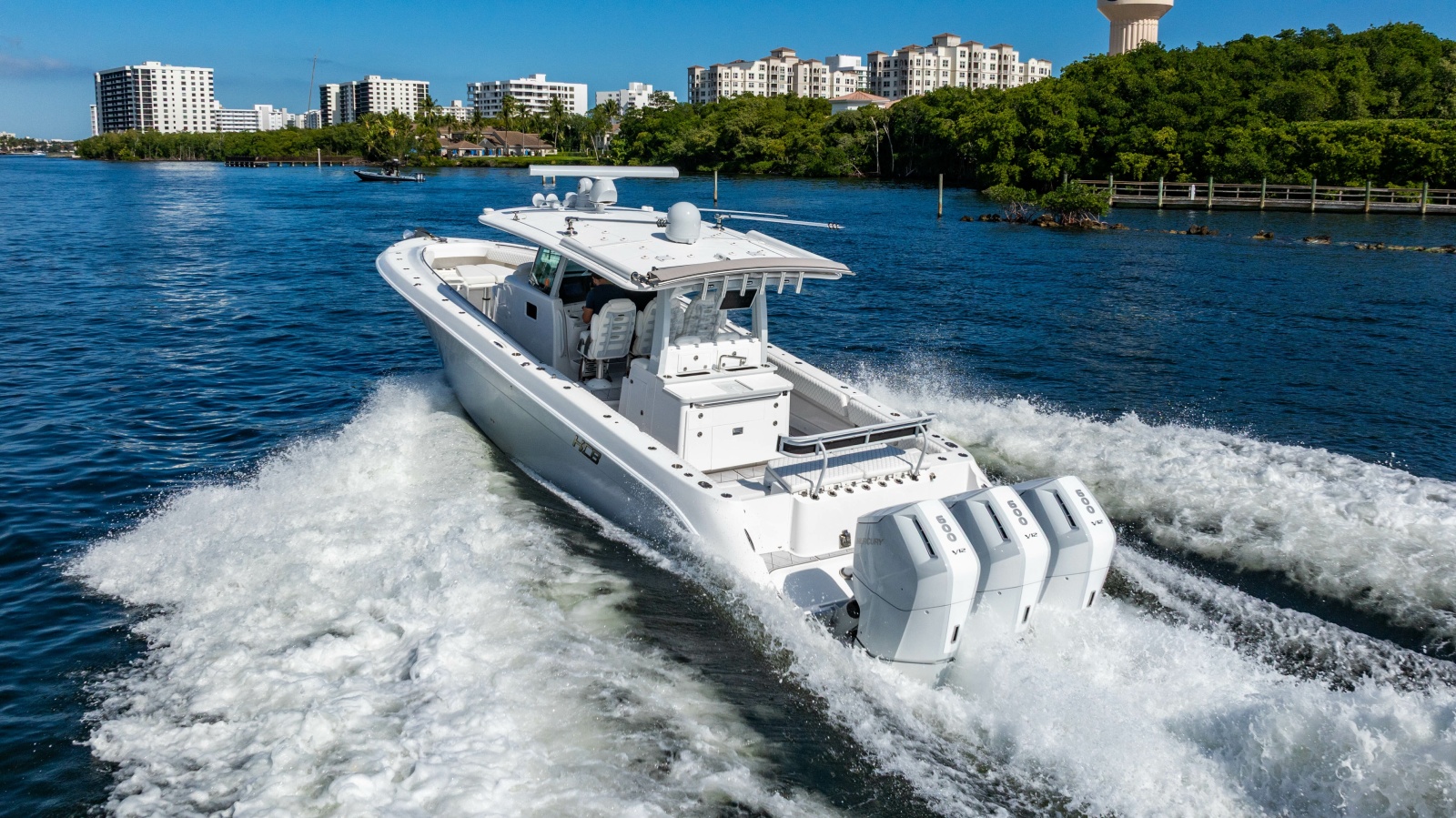 42' 2024 HCB 42 Lujo