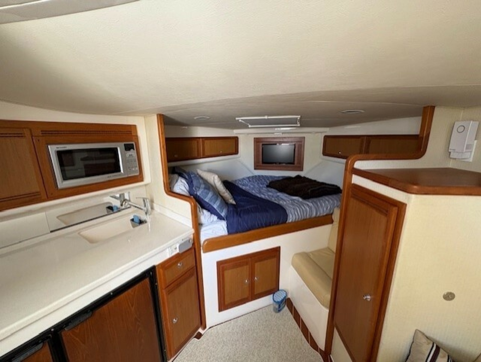 2012 Cabo 32 Express OUTLAW cabin