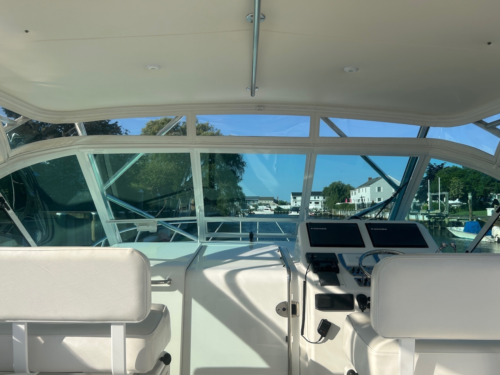 32' 2012 Cabo 32 Express