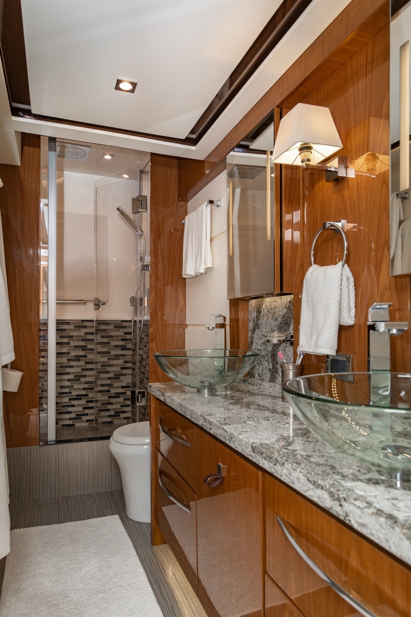 65' 2018 Sea Ray L650 FLY