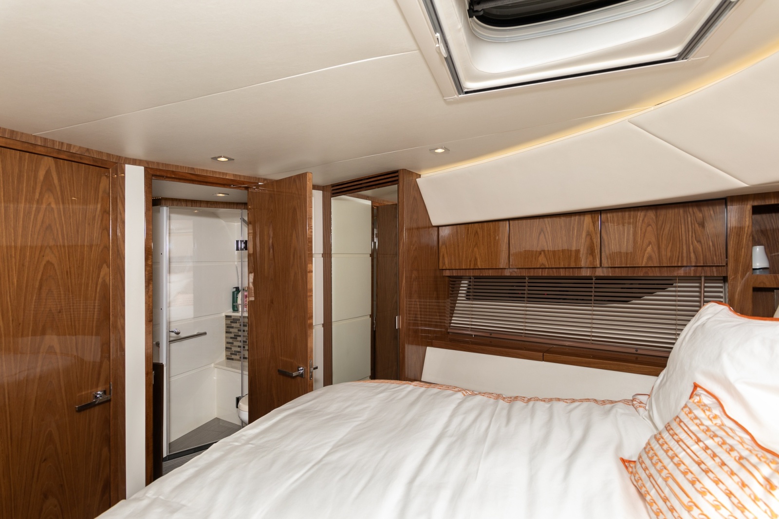 65' 2018 Sea Ray L650 FLY