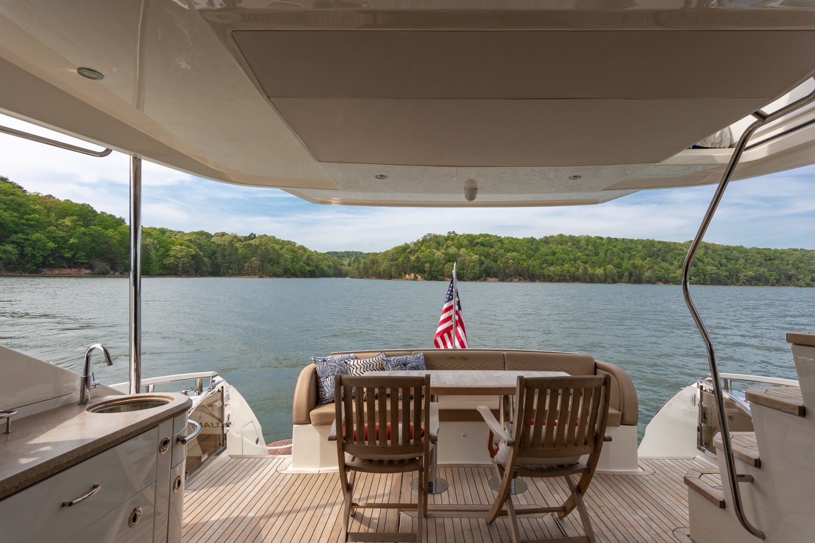 65' 2018 Sea Ray L650 FLY