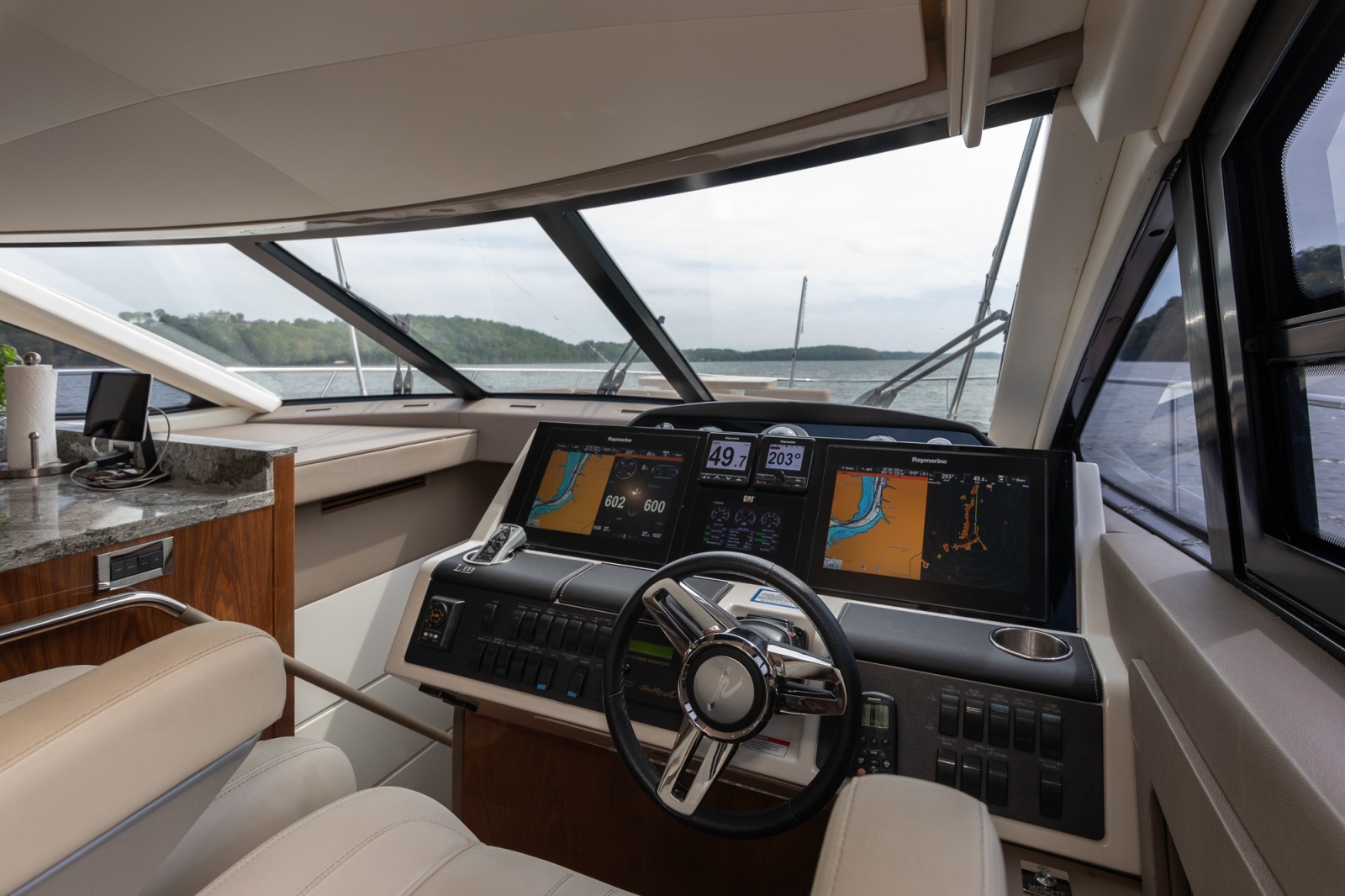 65' 2018 Sea Ray L650 FLY