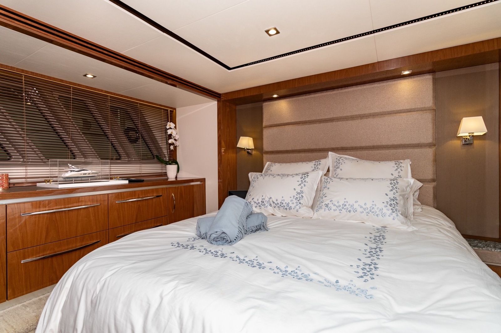 65' 2018 Sea Ray L650 FLY