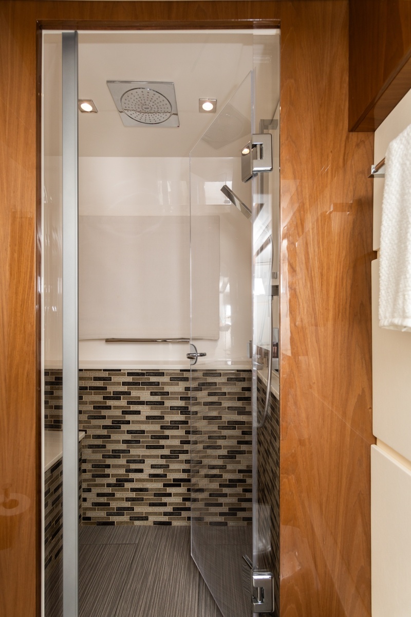 65' 2018 Sea Ray L650 FLY