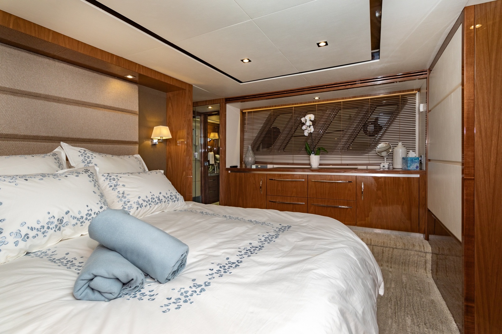 65' 2018 Sea Ray L650 FLY